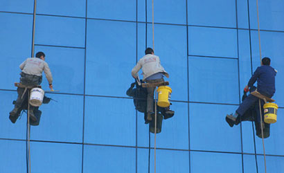 高空擦玻璃的污水別亂排，這樣收集處理才靠譜